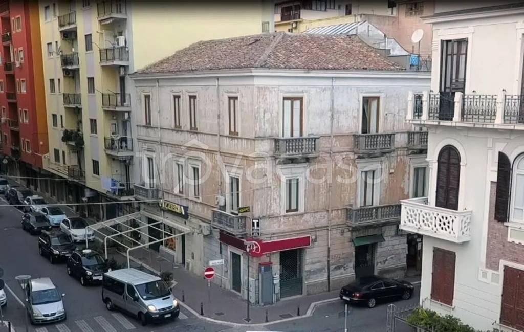 negozio in vendita a Crotone in zona Centro Città