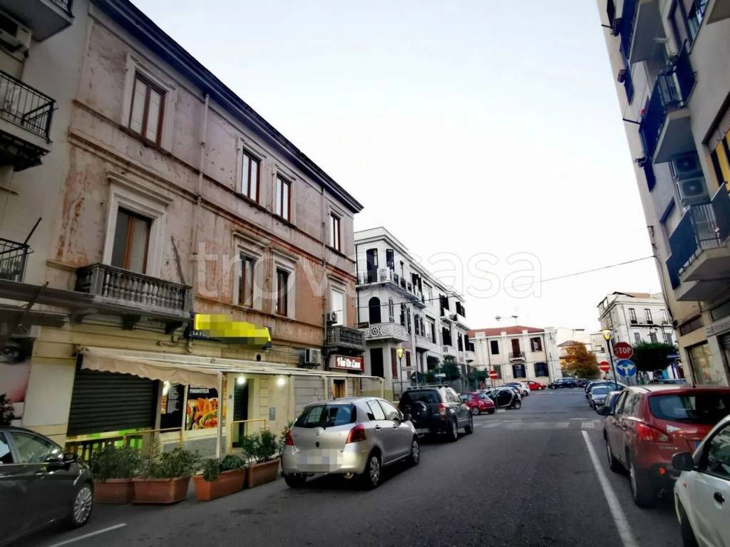 negozio in vendita a Crotone in zona Centro Città