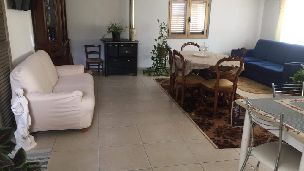 casa indipendente in vendita a Crotone in zona Apriglianello