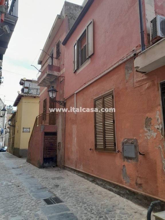 casa indipendente in vendita a Crotone in zona Città Vecchia