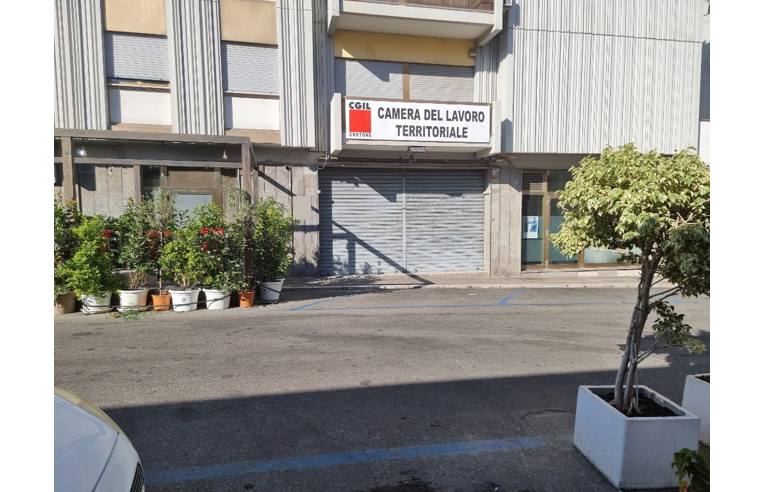 negozio in vendita a Crotone in zona Centro Città