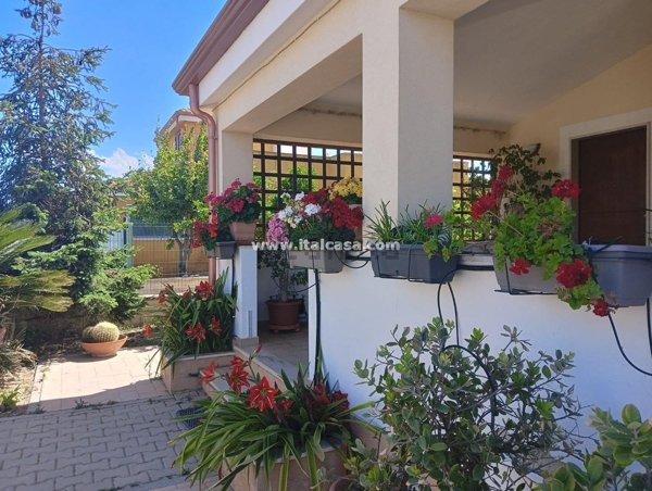 casa indipendente in vendita a Crotone in zona Margherita