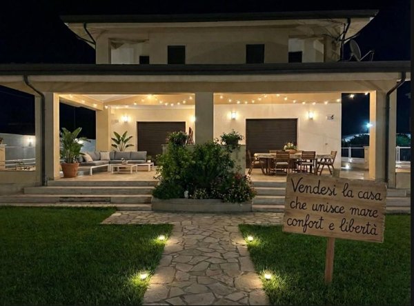 casa indipendente in vendita a Crotone