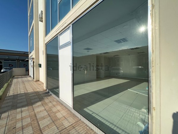 locale commerciale in vendita a Crotone