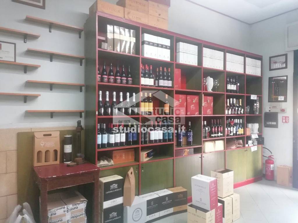 locale commerciale in vendita a Crotone in zona Città Vecchia