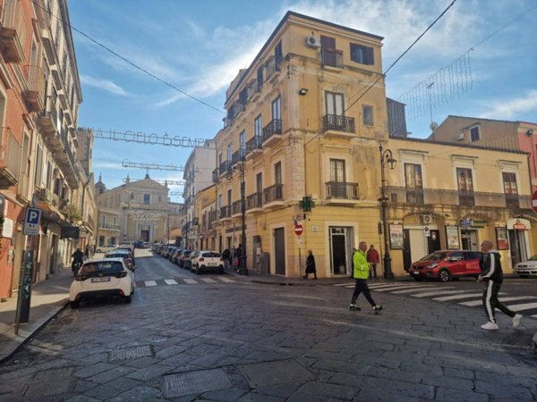 negozio in vendita a Crotone