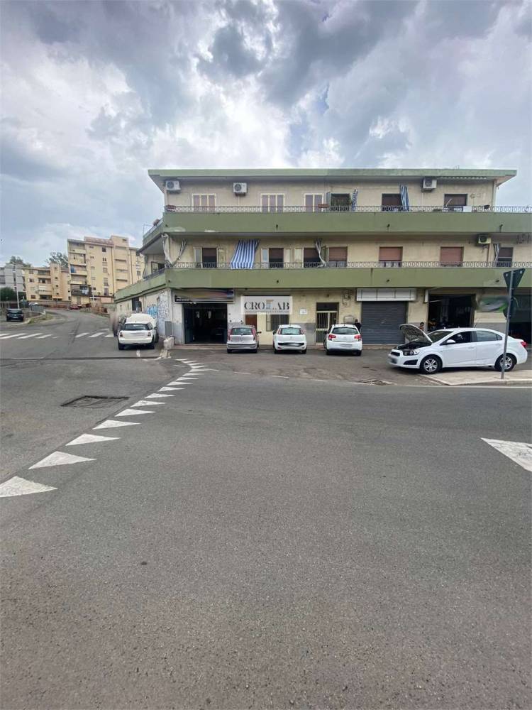negozio in vendita a Crotone