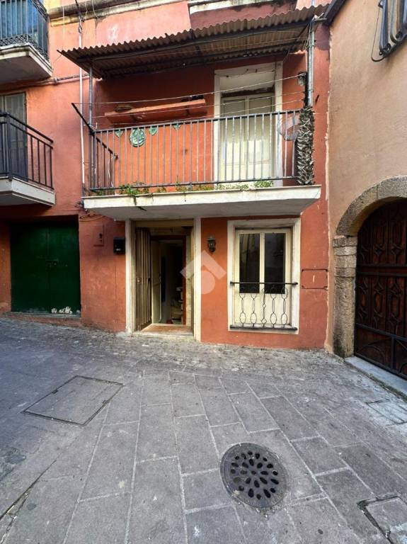 casa indipendente in vendita a Crotone in zona Città Vecchia