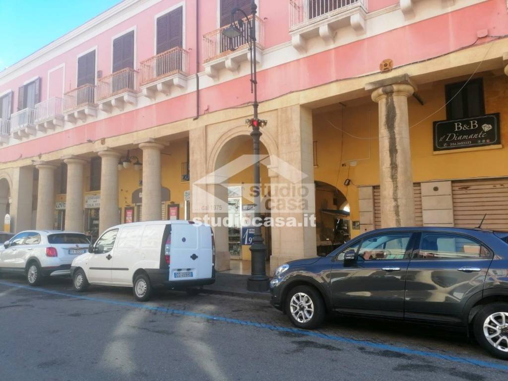 locale commerciale in vendita a Crotone