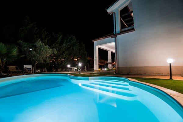 casa indipendente in vendita a Crotone in zona Farina