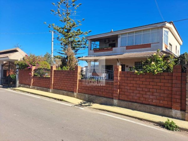 casa indipendente in vendita a Crotone in zona Città Vecchia