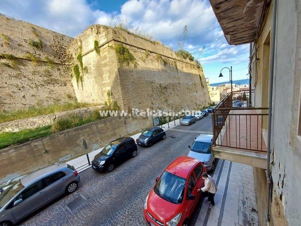 appartamento in vendita a Crotone in zona Città Vecchia