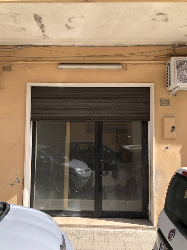 negozio in vendita a Crotone in zona Centro Città
