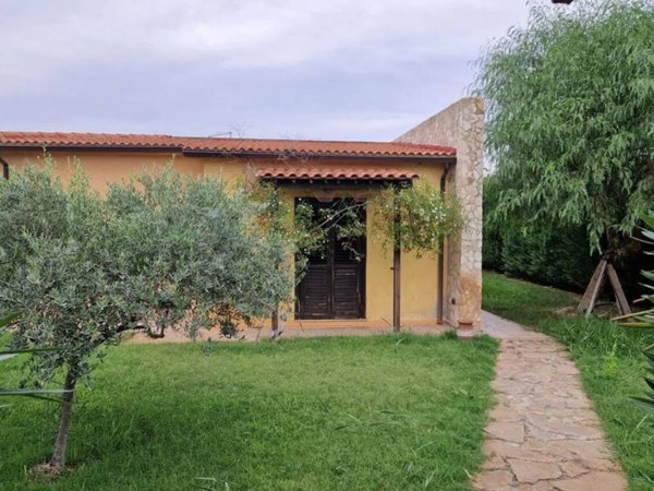 casa indipendente in vendita a Crotone in zona Apriglianello