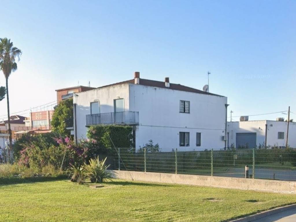 negozio in vendita a Crotone in zona Apriglianello