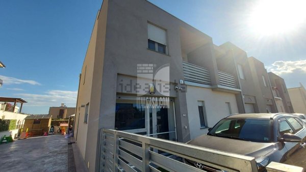 casa indipendente in vendita a Crotone in zona Farina