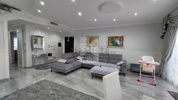 casa indipendente in vendita a Crotone in zona Farina