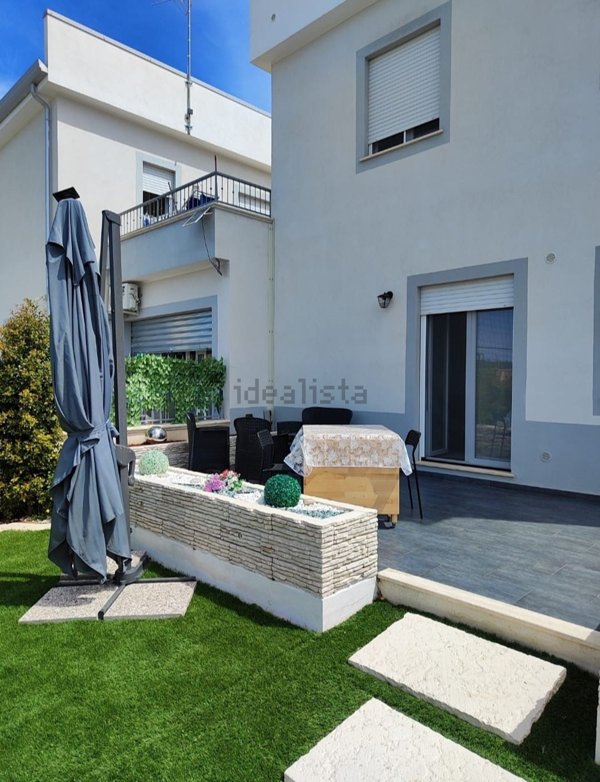 casa indipendente in vendita a Crotone in zona Farina