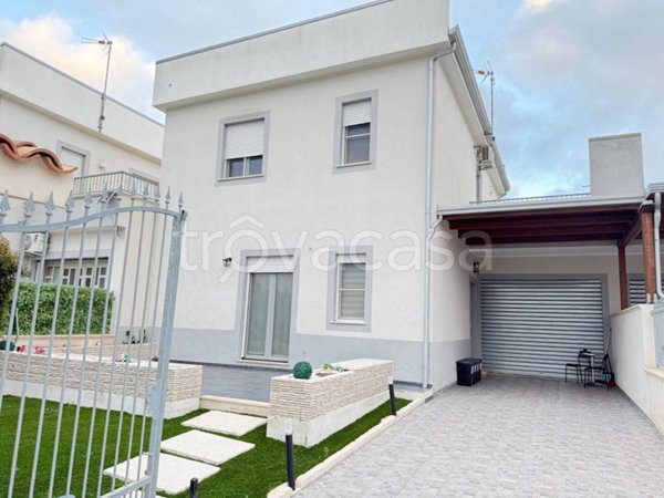 casa indipendente in vendita a Crotone in zona Centro Città