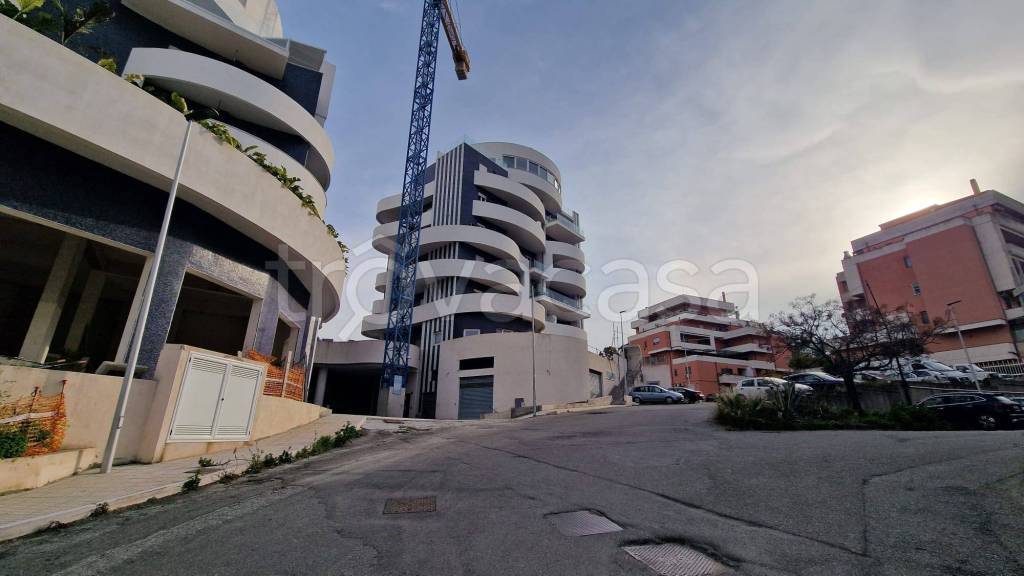 negozio in vendita a Crotone in zona Centro Città