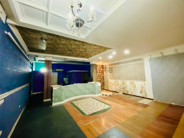 locale commerciale in vendita a Crotone