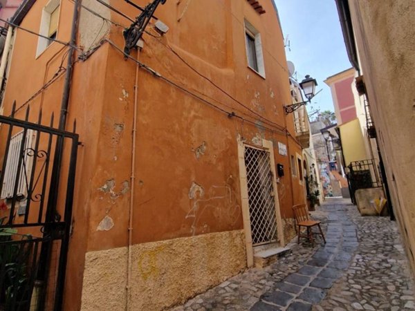 casa indipendente in vendita a Crotone in zona Città Vecchia