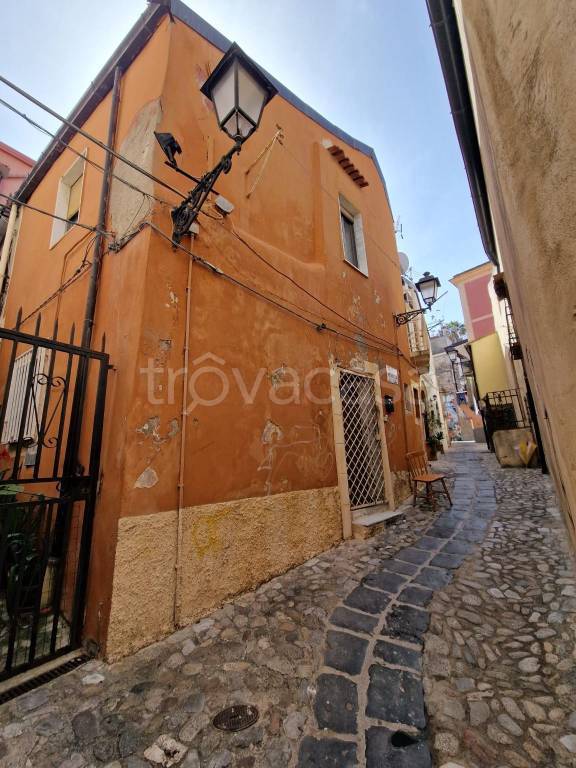 casa indipendente in vendita a Crotone in zona Città Vecchia