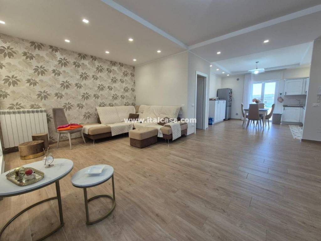 appartamento in vendita a Crotone in zona Città Vecchia