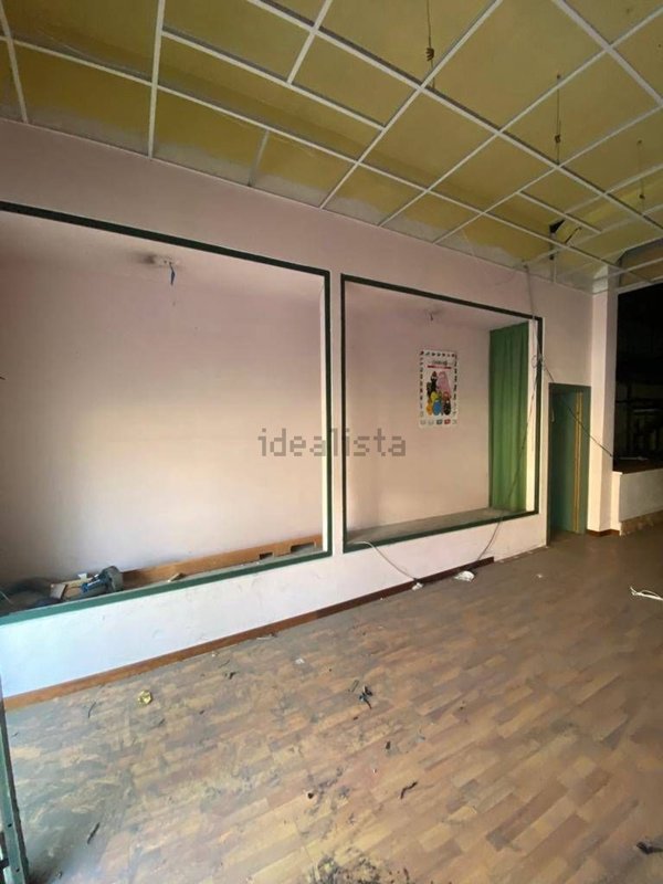 locale commerciale in vendita a Crotone in zona Centro Città