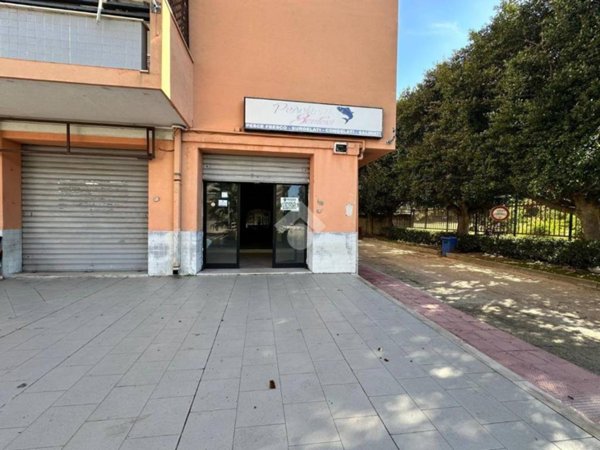 ufficio in vendita a Crotone in zona Tufolo