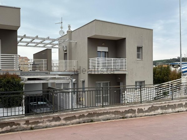 casa indipendente in vendita a Crotone