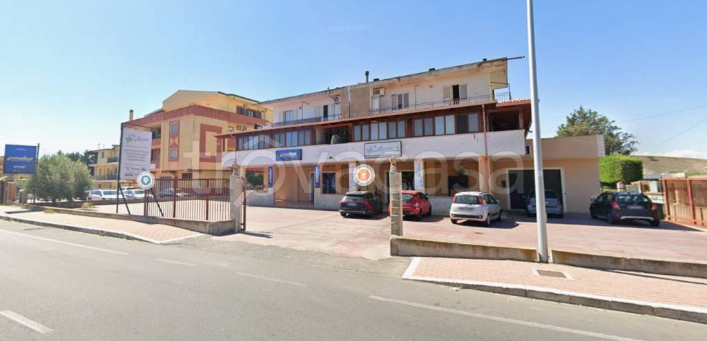 negozio in vendita a Crotone in zona Farina