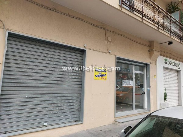 ufficio in vendita a Crotone in zona Centro Città