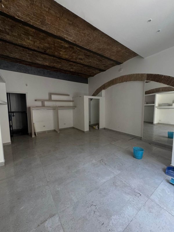 negozio in vendita a Crotone in zona Centro Città