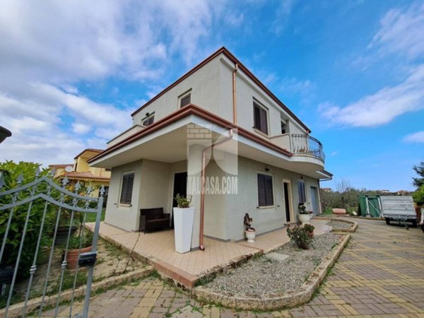 casa indipendente in vendita a Crotone in zona Papanice