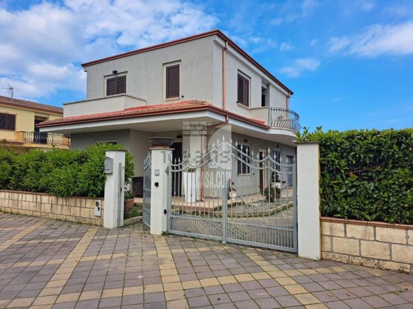 casa indipendente in vendita a Crotone in zona Margherita