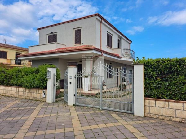 casa indipendente in vendita a Crotone in zona Margherita