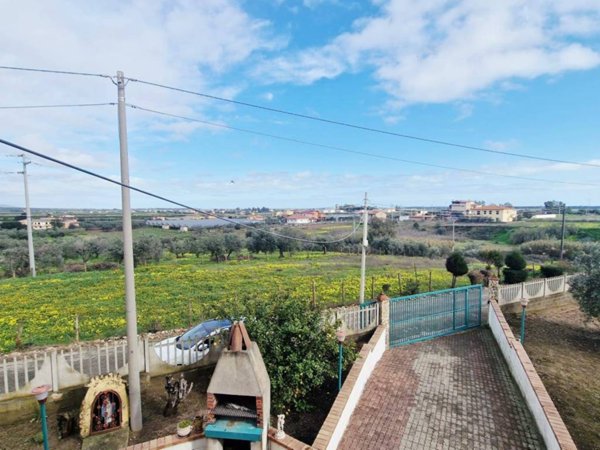 casa indipendente in vendita a Crotone in zona Margherita