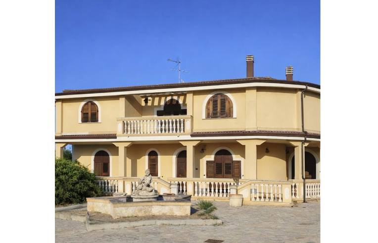 casa indipendente in vendita a Crotone in zona Margherita