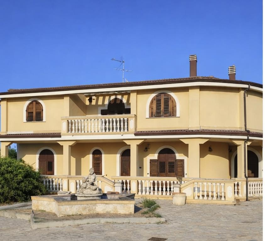 casa indipendente in vendita a Crotone in zona Margherita