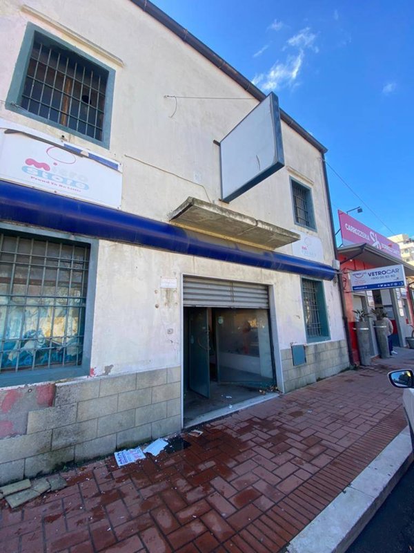negozio in vendita a Crotone in zona Centro Città