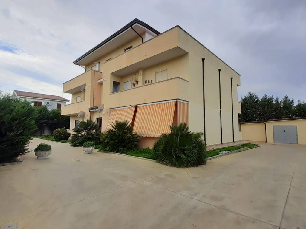 appartamento in vendita a Crotone in zona Tufolo