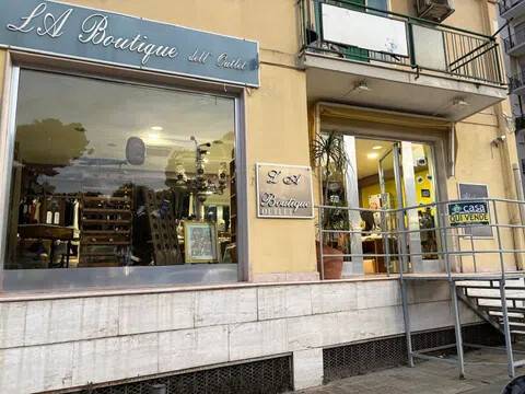 negozio in vendita a Crotone in zona Centro Città
