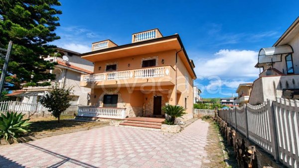 casa indipendente in vendita a Crotone in zona Margherita
