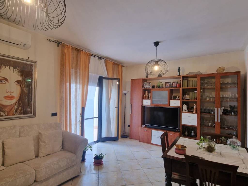 casa indipendente in vendita a Crotone in zona Farina