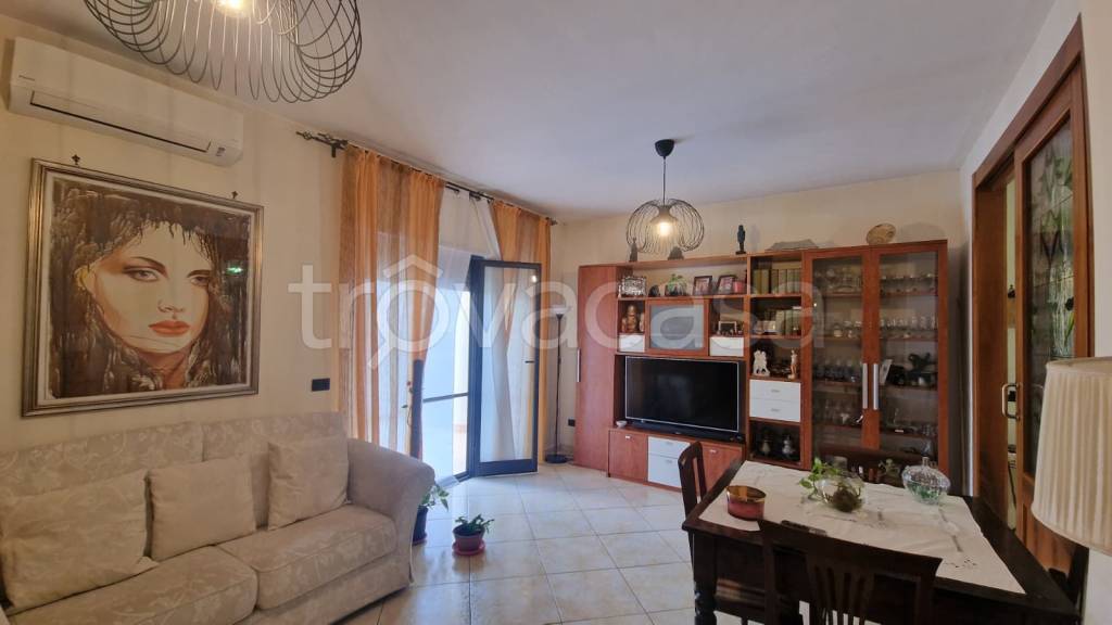 casa indipendente in vendita a Crotone in zona Farina