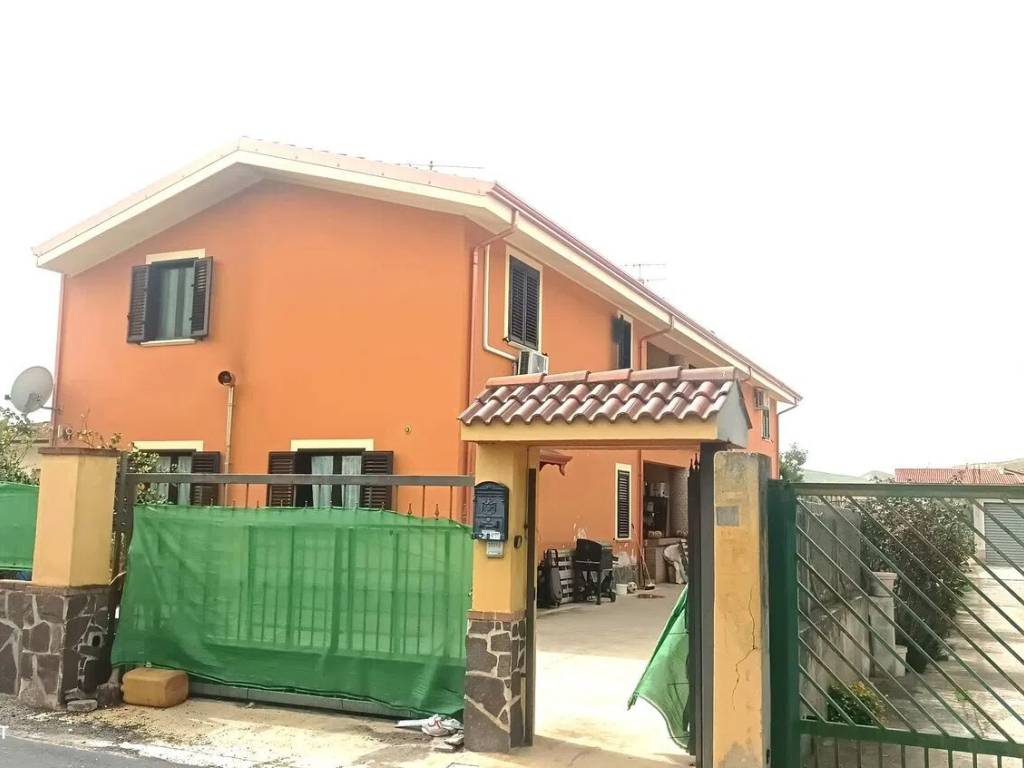 casa indipendente in vendita a Crotone in zona Tufolo