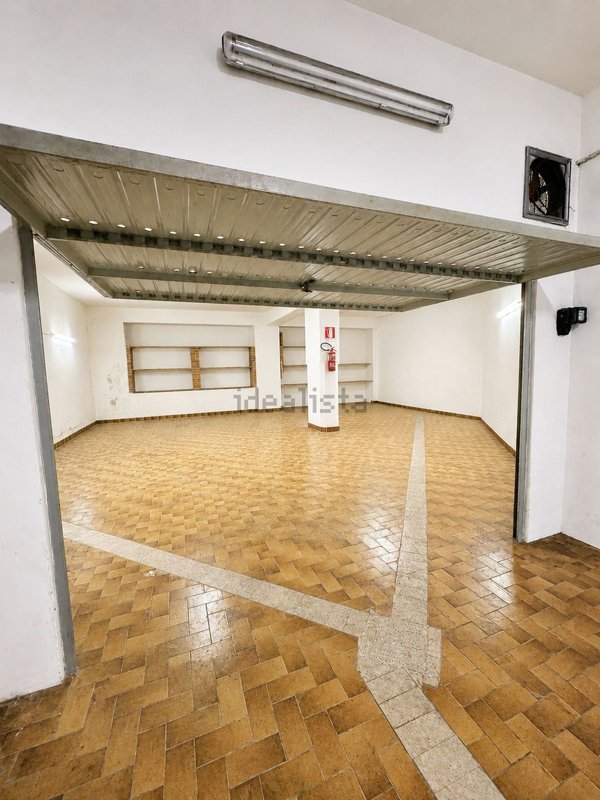 locale di sgombero in vendita a Crotone