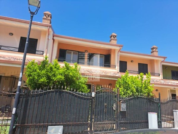 casa indipendente in vendita a Crotone in zona Centro Città