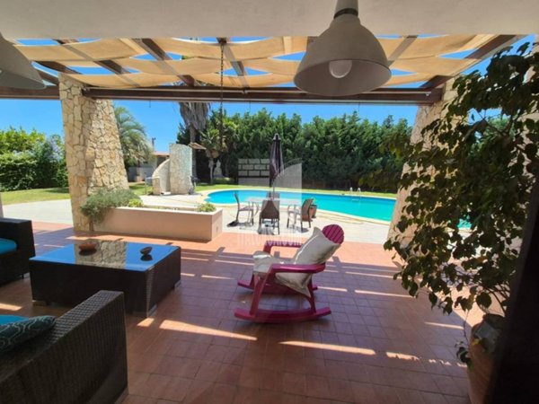 casa indipendente in vendita a Crotone in zona Margherita